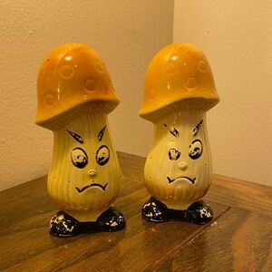 Salière et poivrière vintage anthropomorphiques 1950